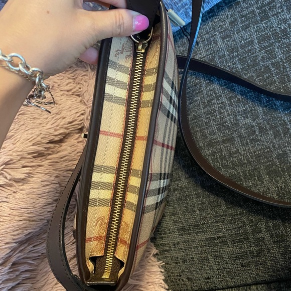 Authentic Burberry haymarket check crossbody bag - Picture 5 of 11
